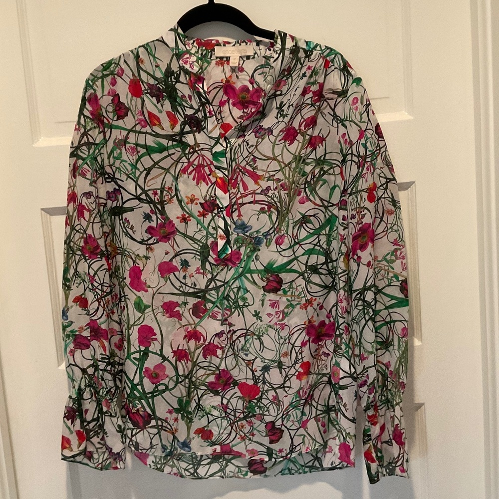Brilliant silky top, size 2 But loose fit